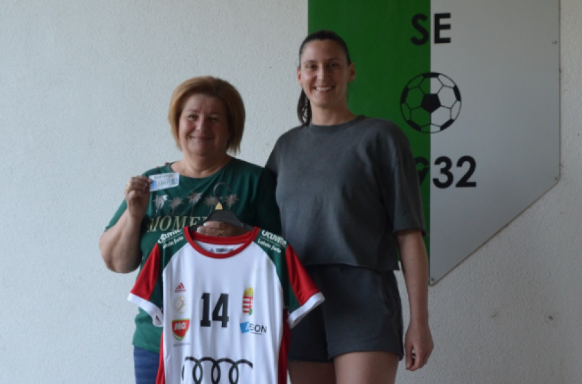 Kézilabda-mez talált gazdára a hétvégi nyereményjátékon Mihályiban 